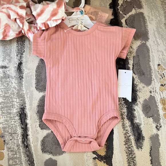 Jessica Simpson Baby Rose Cream Tie Dye Overalls 3/6 Months - Picture 4 of 6
